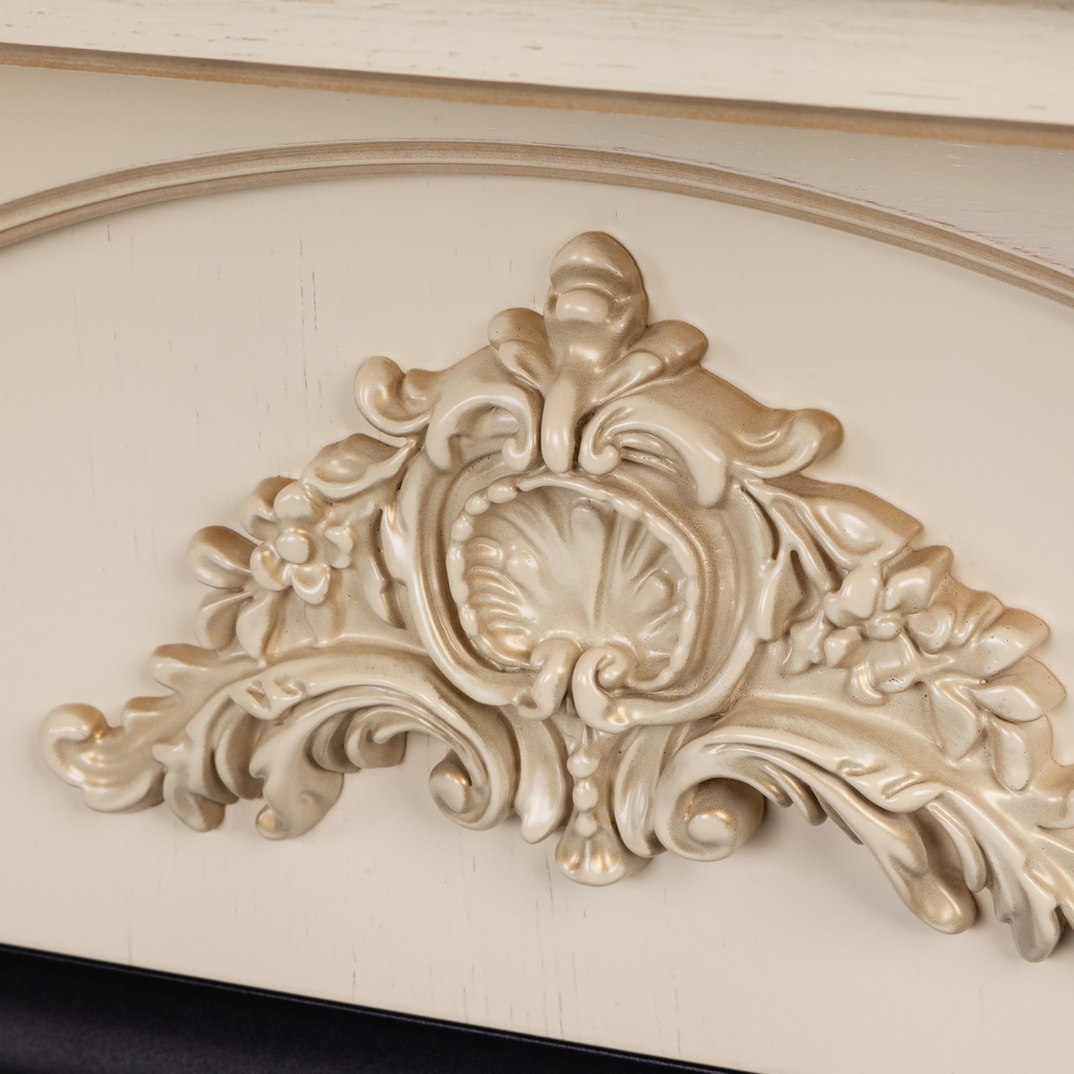 Электрокамин RealFlame Athena WT белый дуб с золотой патиной с очагом Majestic Lux Brass Электрокамин RealFlame Athena WT белый дуб с золотой патиной с очагом Majestic Lux Brass